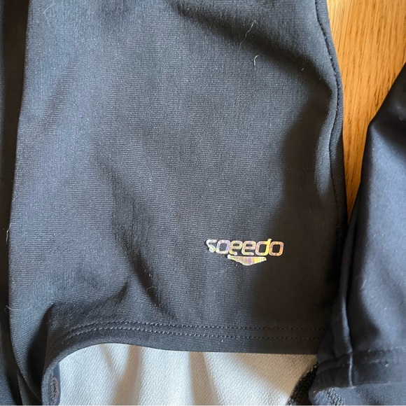 Speedo Women’s Swimsuit size 10 - Picture 3 of 8